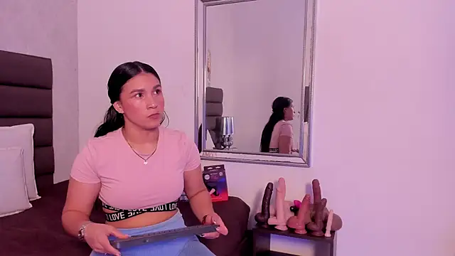 Sofi Perez  online show from September 12, 11:10 am