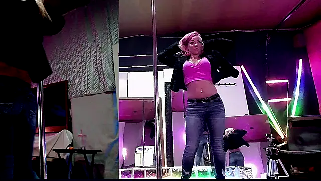 Snapshot of MadisonMarie chatting on December 22, 8:38 am MadisonMarie online show from December 22, 8:38 am