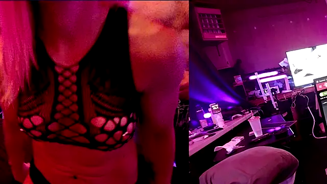 Snapshot of MadisonMarie chatting on January 4, 10:49 am MadisonMarie online show from January 4, 10:49 am