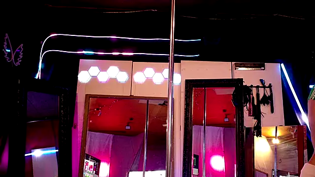 Snapshot of MadisonMarie chatting on October 12, 6:01 am MadisonMarie online show from October 12, 6:01 am