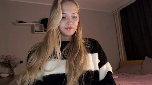 Snapshot of Milk_Bunny chatting on December 15, 6:04 pm Milk Bunny online show from December 15, 6:04 pm