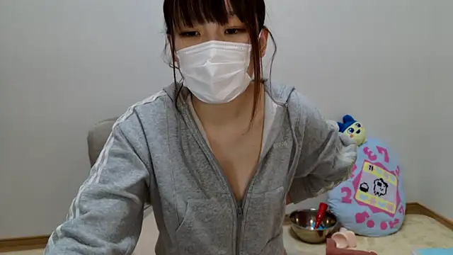 hi---chan- online show from March 12, 6:44 pm