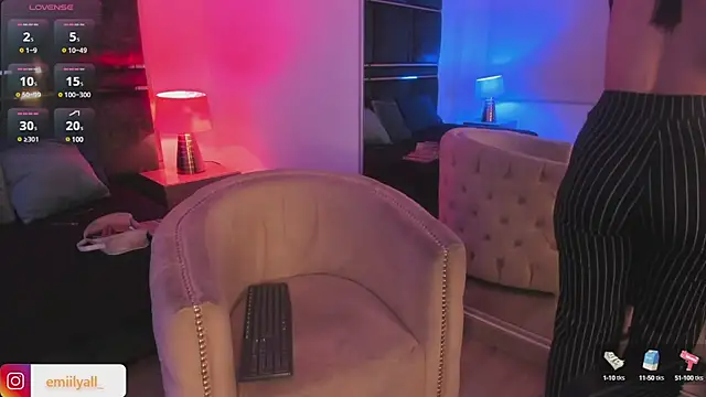 Snapshot of EmilyAllen_ chatting on March 1, 4:26 am EmilyAllen online show from March 1, 4:26 am