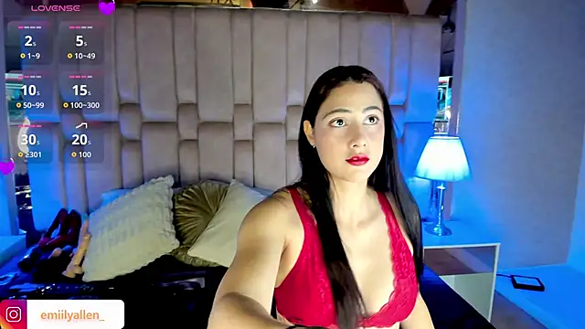 Snapshot of EmilyAllen_ chatting on October 18, 3:42 am EmilyAllen online show from October 18, 3:42 am