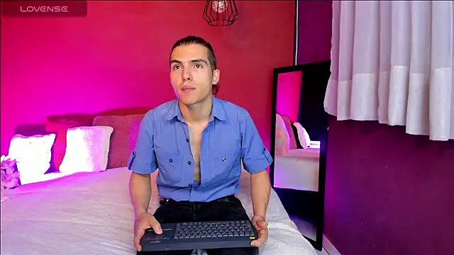 Snapshot of _Tattoo_Couple chatting on November 11, 1:00 pm Tattoo Couple online show from November 11, 1:00 pm