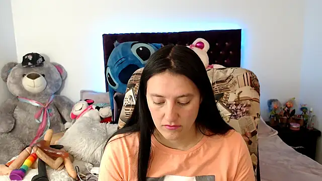 Snapshot of Lorenahot_06 chatting on December 1, 7:52 pm Lorenahot 06 online show from December 1, 7:52 pm