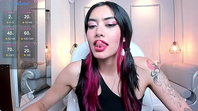 AzuraKindong online show from January 24, 1:56 am