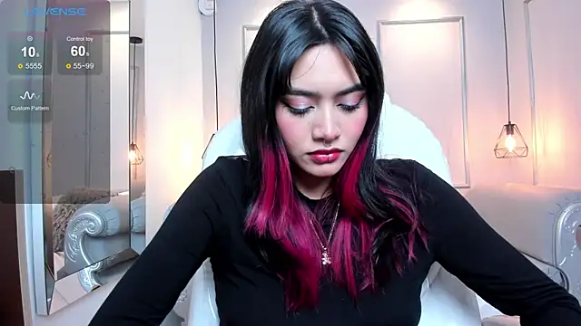 AzuraKindong online show from February 5, 7:31 pm