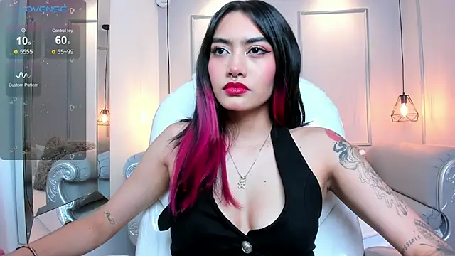 AzuraKindong online show from February 11, 7:16 pm