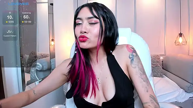 AzuraKindong online show from February 12, 1:19 am