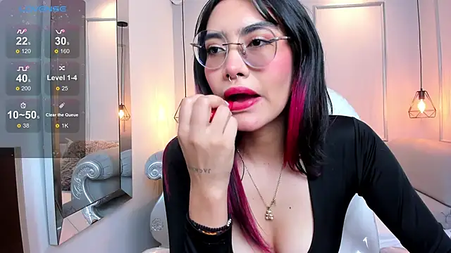 AzuraKindong online show from February 12, 7:13 pm