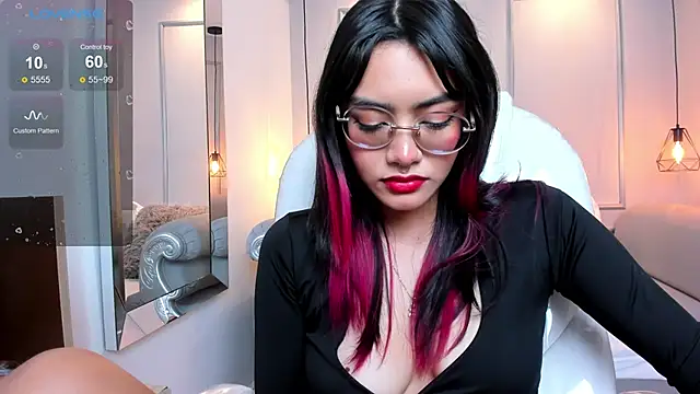 AzuraKindong online show from February 12, 10:15 pm