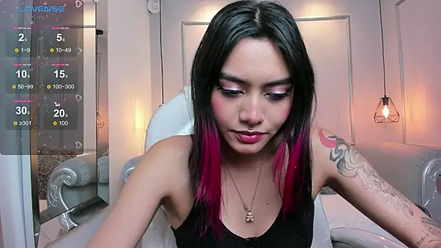 AzuraKindong online show from February 19, 7:16 pm