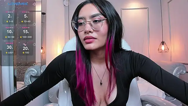 AzuraKindong online show from March 6, 1:27 am