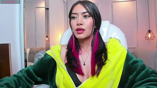 AzuraKindong online show from March 11, 10:20 pm