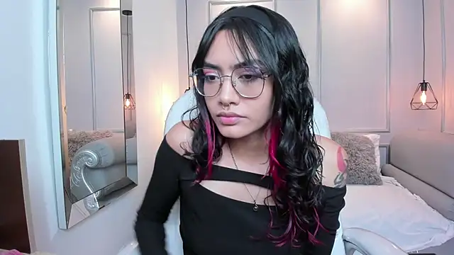 AzuraKindong online show from March 21, 7:24 pm