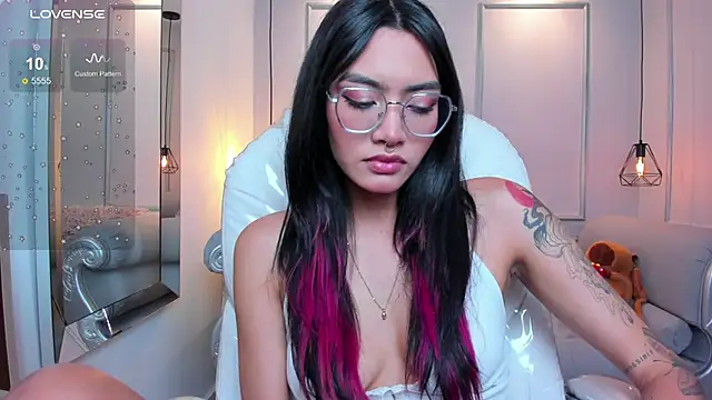 AzuraKindong online show from September 10, 7:25 pm