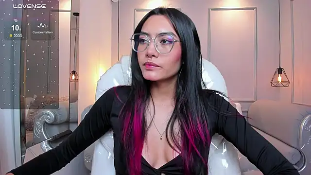 AzuraKindong online show from September 15, 7:25 pm