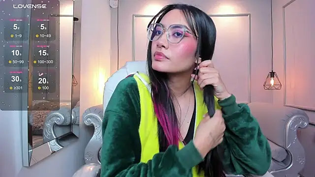 AzuraKindong online show from September 18, 7:49 pm