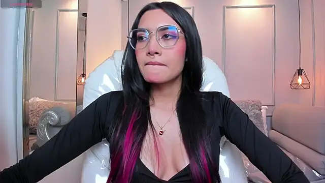 AzuraKindong online show from October 6, 7:22 pm