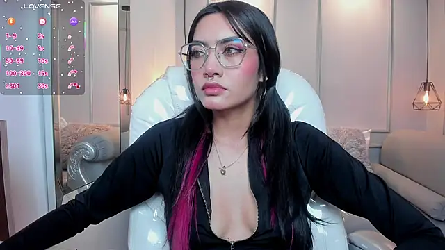 AzuraKindong online show from October 8, 7:44 pm