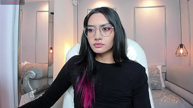 AzuraKindong online show from November 6, 7:04 pm