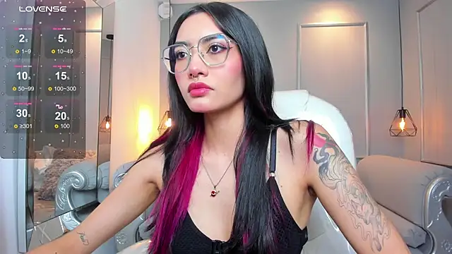 AzuraKindong online show from November 25, 7:25 pm