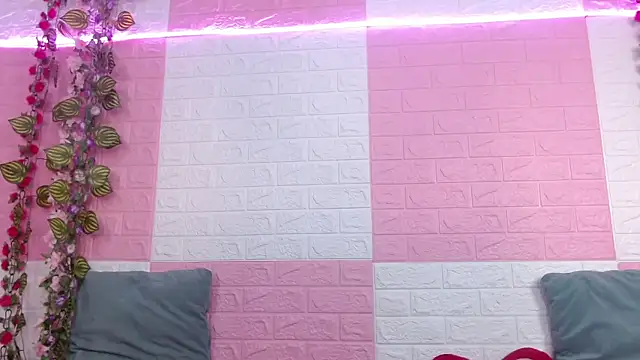 AnyaFloyd69 online show from January 19, 11:43 pm