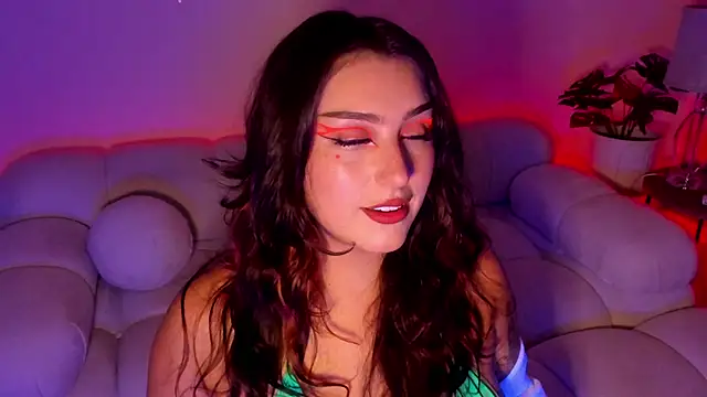 Snapshot of freya_bella_ chatting on January 30, 8:32 am freya bella online show from January 30, 8:32 am