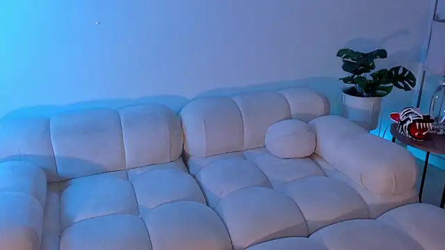 Snapshot of freya_bella_ chatting on March 6, 6:30 am freya bella online show from March 6, 6:30 am