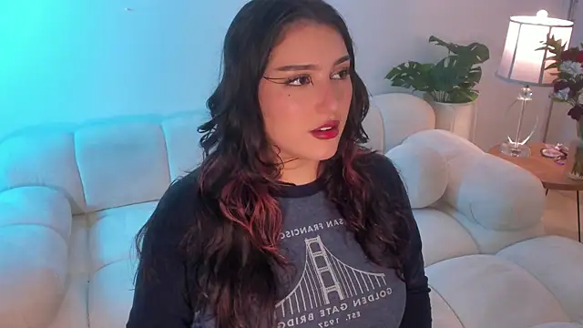 Snapshot of freya_bella_ chatting on March 13, 4:27 am freya bella online show from March 13, 4:27 am