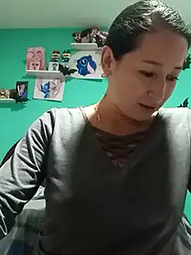 emilypoppy3 online show from December 12, 2:44 pm