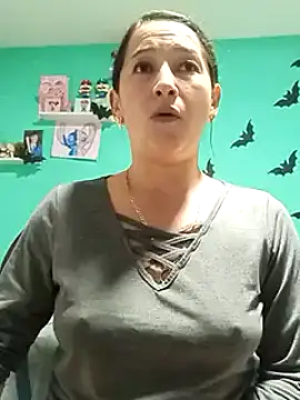 emilypoppy3 online show from December 13, 1:59 am