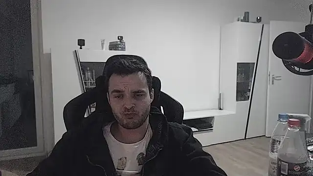 Snapshot of SharkLuigi chatting on January 3, 3:49 am SharkLuigi online show from January 3, 3:49 am