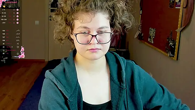 Snapshot of Sashy_Way chatting on December 5, 12:52 am Sashy Way online show from December 5, 12:52 am