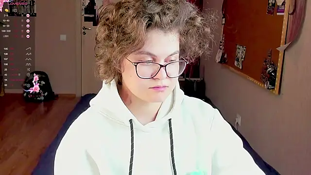 Snapshot of Sashy_Way chatting on December 7, 10:01 am Sashy Way online show from December 7, 10:01 am