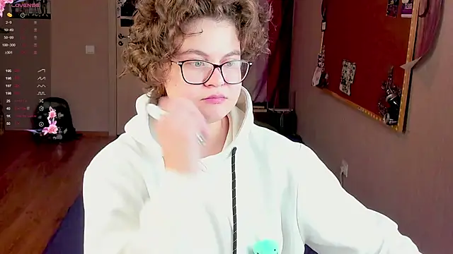 Snapshot of Sashy_Way chatting on December 7, 11:01 pm Sashy Way online show from December 7, 11:01 pm