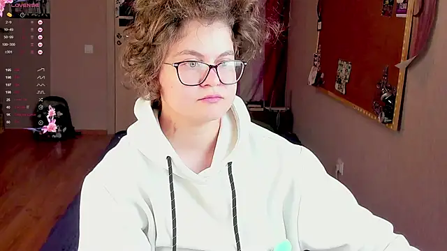 Snapshot of Sashy_Way chatting on December 8, 2:07 am Sashy Way online show from December 8, 2:07 am