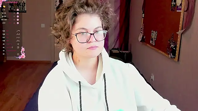 Snapshot of Sashy_Way chatting on December 8, 5:18 am Sashy Way online show from December 8, 5:18 am