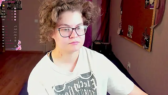 Snapshot of Sashy_Way chatting on December 8, 8:15 pm Sashy Way online show from December 8, 8:15 pm