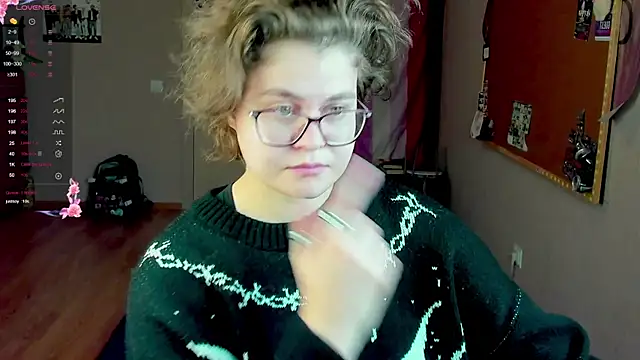 Snapshot of Sashy_Way chatting on December 14, 1:17 am Sashy Way online show from December 14, 1:17 am