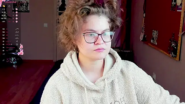 Snapshot of Sashy_Way chatting on December 15, 5:10 pm Sashy Way online show from December 15, 5:10 pm