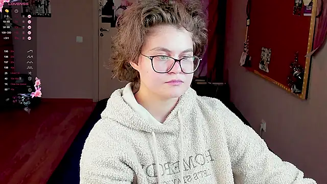 Snapshot of Sashy_Way chatting on December 15, 8:15 pm Sashy Way online show from December 15, 8:15 pm