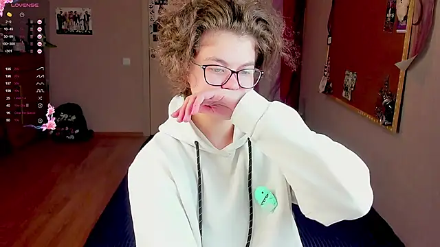 Snapshot of Sashy_Way chatting on December 18, 6:46 pm Sashy Way online show from December 18, 6:46 pm