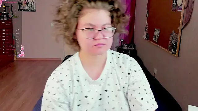 Snapshot of Sashy_Way chatting on February 13, 9:30 am Sashy Way online show from February 13, 9:30 am