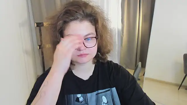 Snapshot of Sashy_Way chatting on September 18, 9:28 pm Sashy Way online show from September 18, 9:28 pm