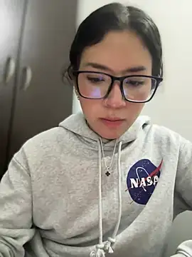 Snapshot of Mila_Morgan chatting on March 7, 3:40 am Mila Morgan online show from March 7, 3:40 am