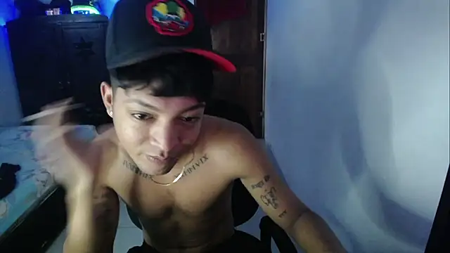 Snapshot of Sxntisaul__ chatting on February 13, 11:28 am Sxntisaul online show from February 13, 11:28 am