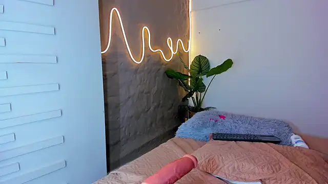 Isa  Blanc online show from February 1, 1:55 am