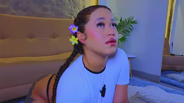 Isa  Blanc online show from October 6, 3:15 am